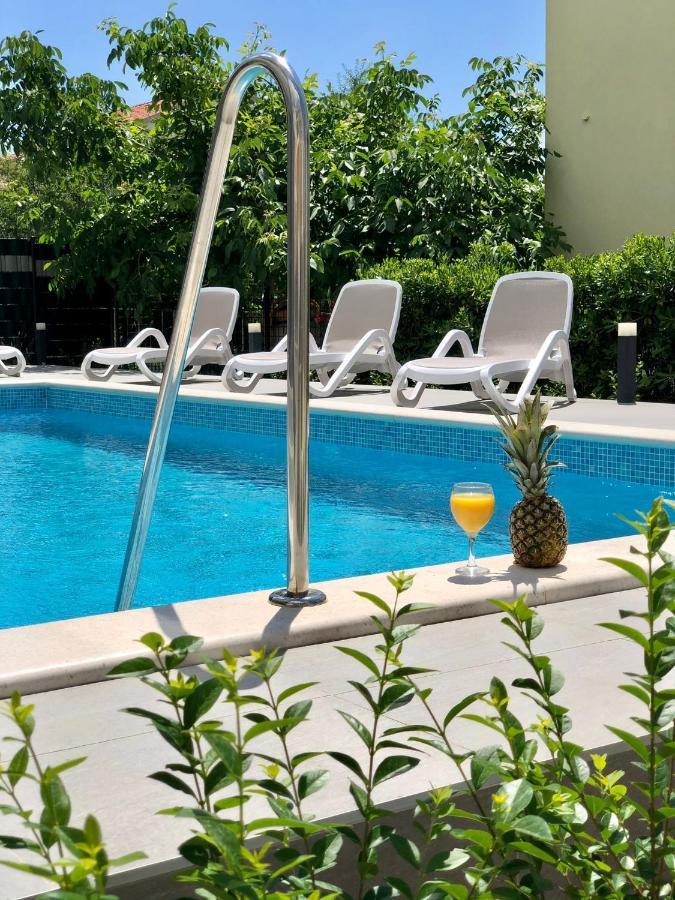 Seka Apartments With A Pool Kaštela 外观 照片