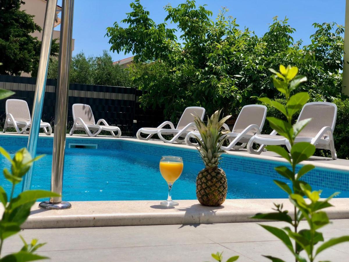 Seka Apartments With A Pool Kaštela 外观 照片