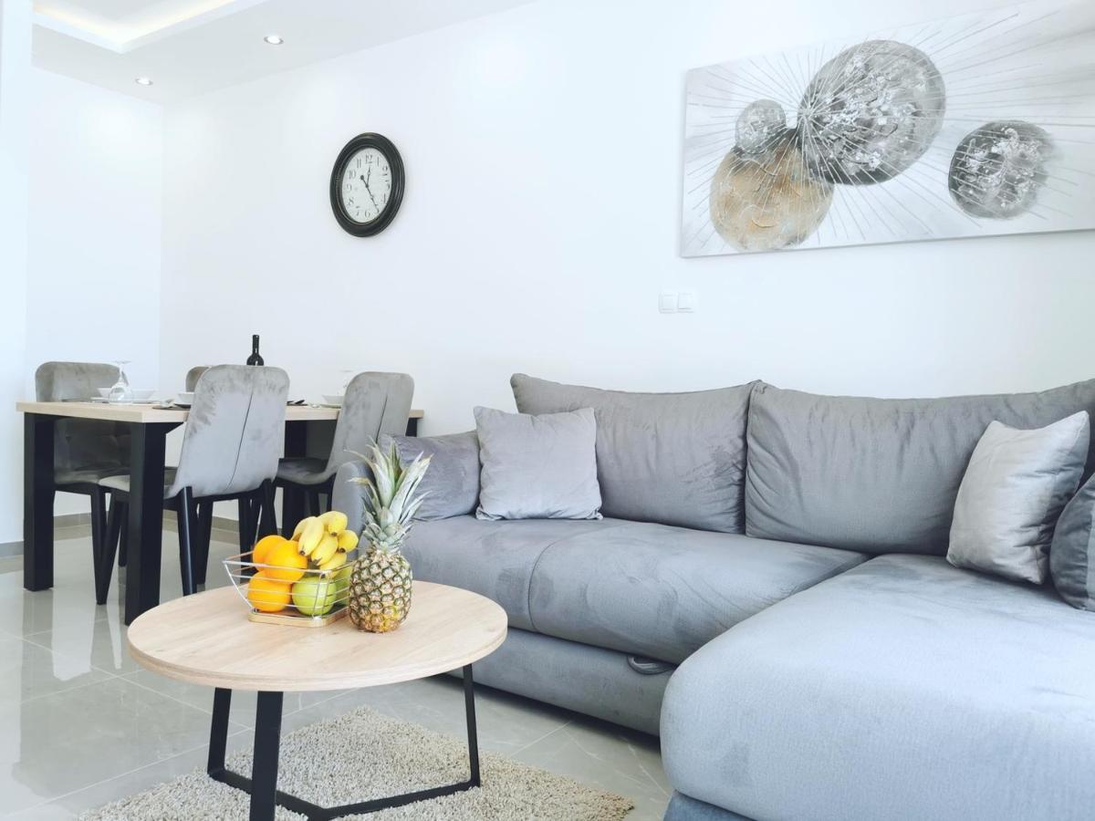 Seka Apartments With A Pool Kaštela 外观 照片