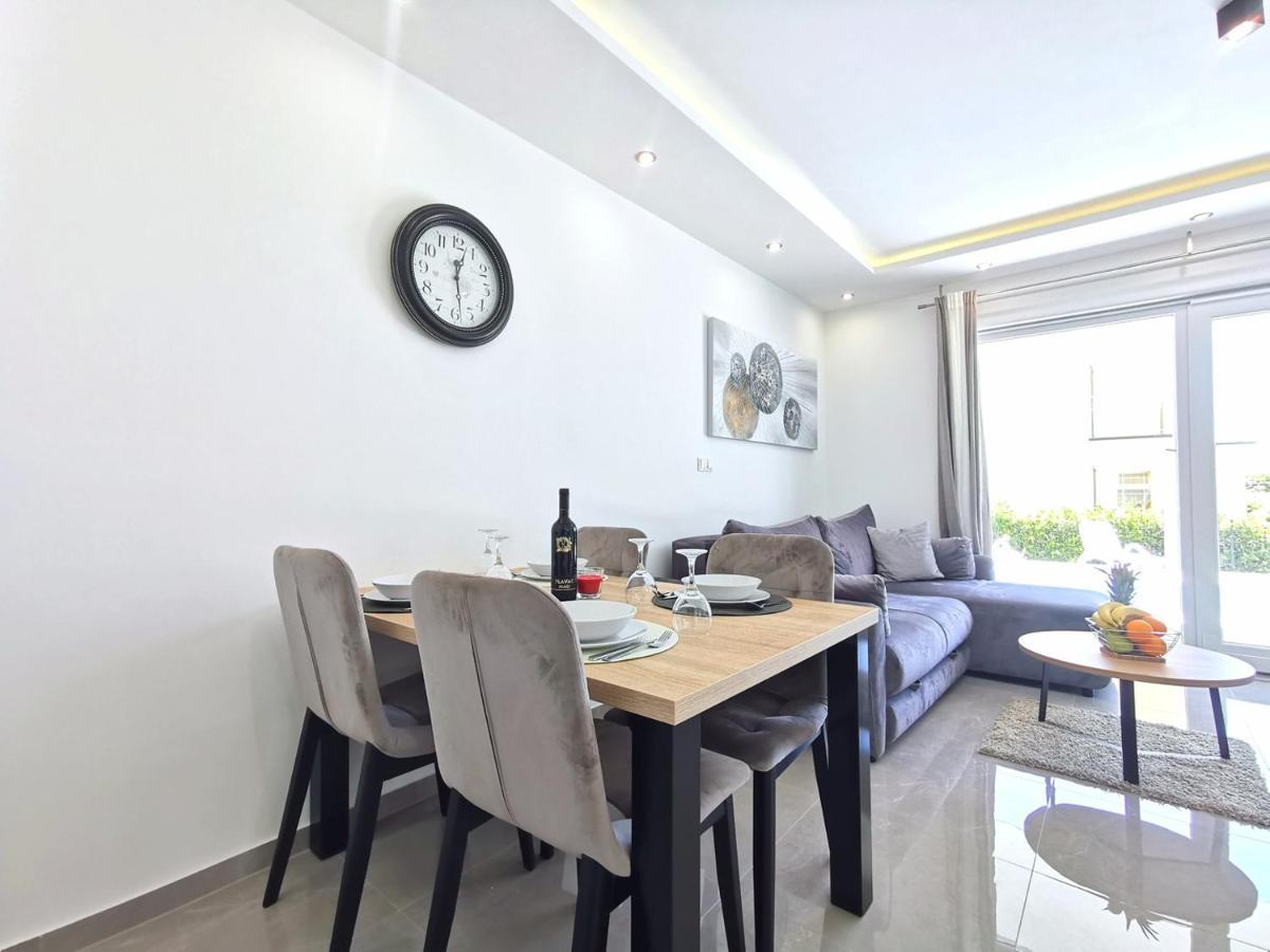 Seka Apartments With A Pool Kaštela 外观 照片