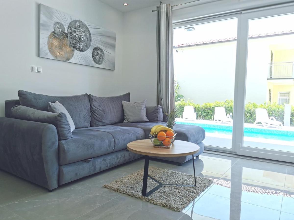 Seka Apartments With A Pool Kaštela 外观 照片