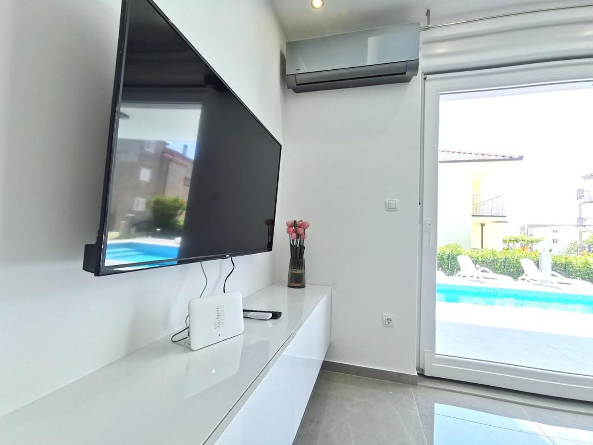 Seka Apartments With A Pool Kaštela 外观 照片
