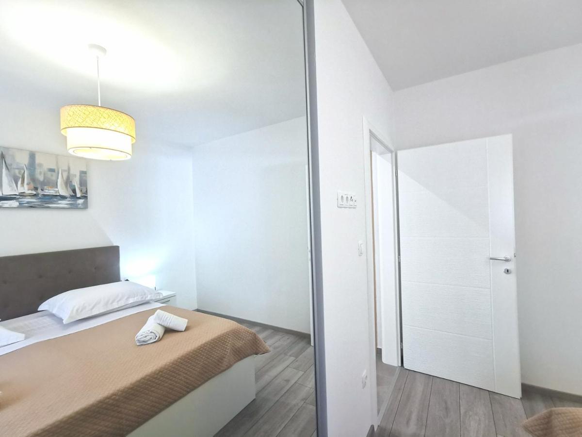 Seka Apartments With A Pool Kaštela 外观 照片