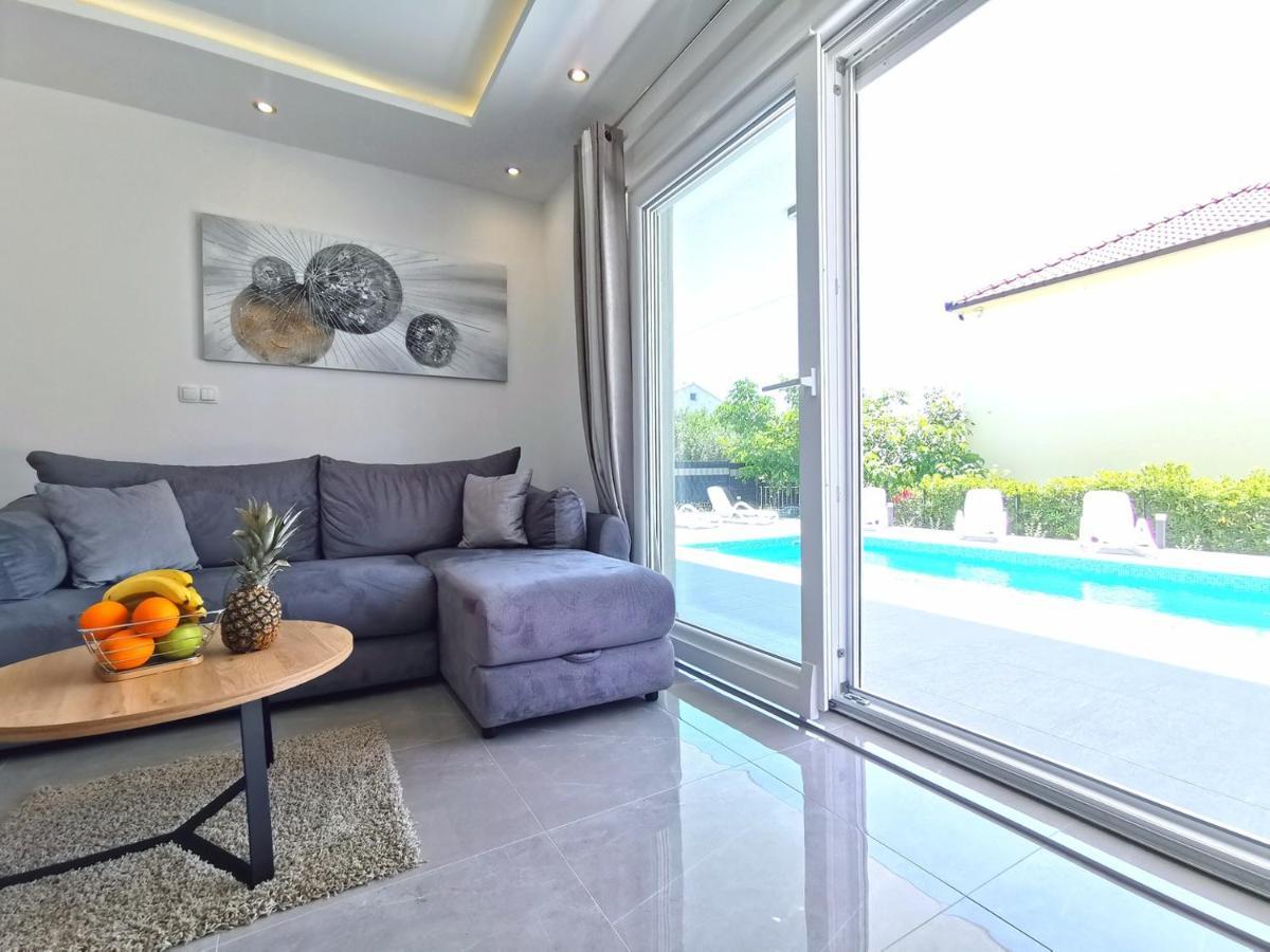 Seka Apartments With A Pool Kaštela 外观 照片