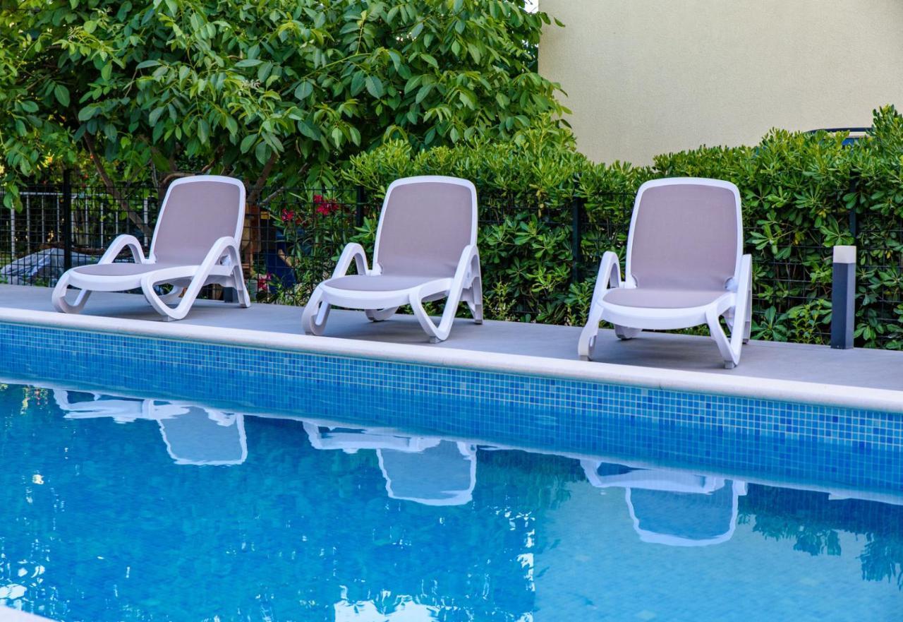 Seka Apartments With A Pool Kaštela 外观 照片